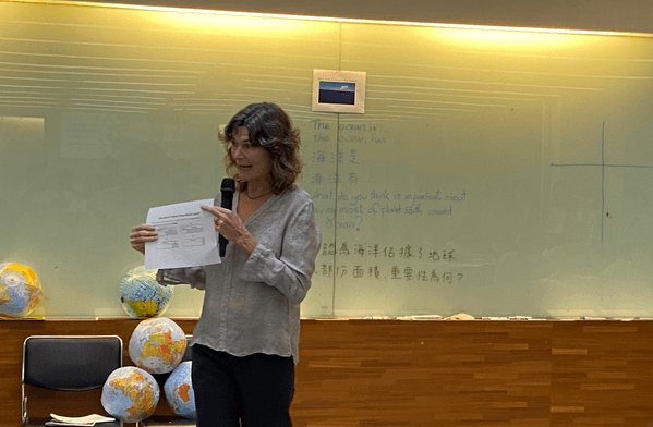 圖4-勞倫斯科學館特聘專業教育者Sarah Pedemonte現場試教