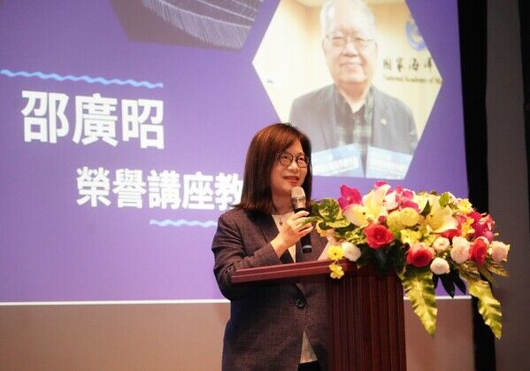 管碧玲主委感謝邵教授對推動海洋事務的卓越貢獻