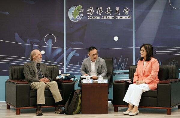 IPMEN 共同創辦人 Harry Breidahl(哈里·布萊達爾)率5個國家11學者共同拜會海洋委員會管碧玲主任委員