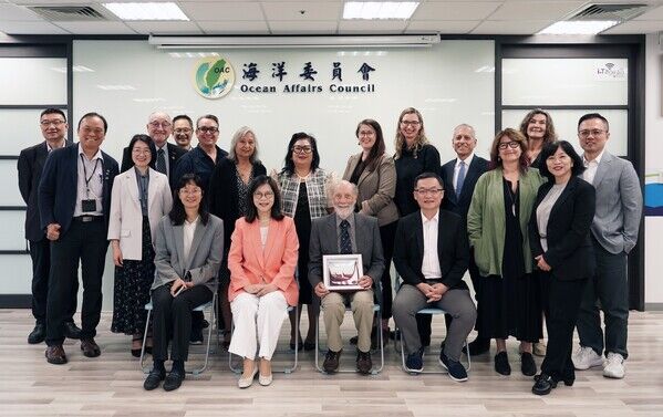 管主委與與會嘉賓大合照