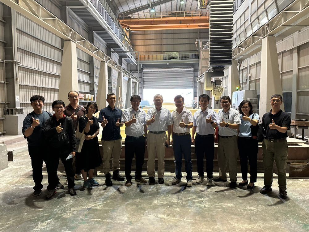 1121002-陳建宏院長率員參訪嘉鴻遊艇